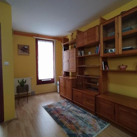 Apartamento Keltaur Studio Apartman With Garage Pécs Exterior foto