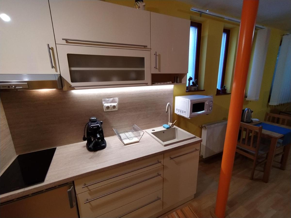 Apartamento Keltaur Studio Apartman With Garage Pécs Exterior foto
