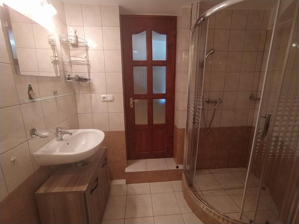 Apartamento Keltaur Studio Apartman With Garage Pécs Exterior foto